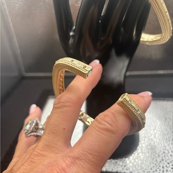 Gold Square Bangles - Picture 6 of 10